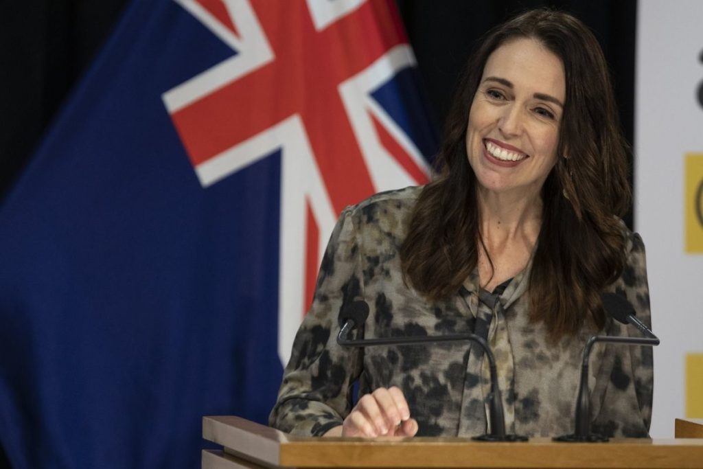Filha de 3 anos interrompe live da primeira-ministra da Nova Zelândia