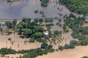 Ministros sobrevoam regiões afetadas pelas chuvas na Bahia