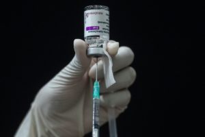 FDA autoriza uso de coquetel de anticorpos da AstraZeneca