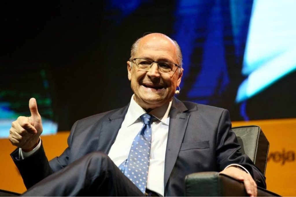 Geraldo Alckmin se desfilia do PSDB após 33 anos 'é tempo de mudança'