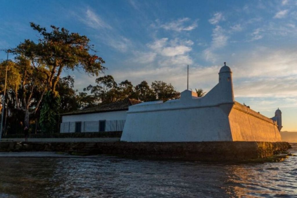 Forte São João, em Bertioga, mostra exposição sobre história do Brasil
