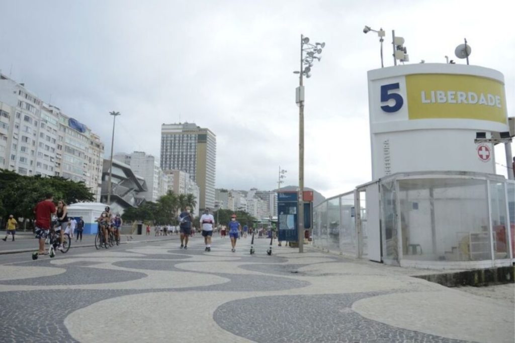 Ação na orla de Copacabana já resultou na apreensão de 952 itens