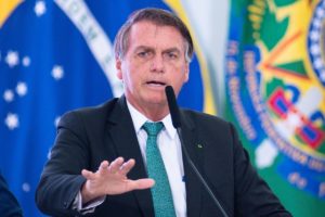 Bolsonaro diz ter compromisso com a democracia em cúpula organizada por Biden