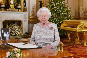 Polícia investiga como jovem invadiu castelo para 'assassinar' rainha Elizabeth 2ª no Natal