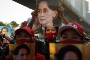 Quem é Aung San Suu Kyi, a Nobel da Paz condenada a dois anos de prisão após golpe militar em Mianmar