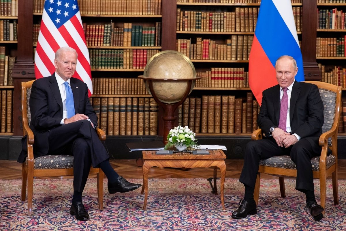 Biden e Putin discutem as crescentes tensões entre o Kremlin e a Ucrânia