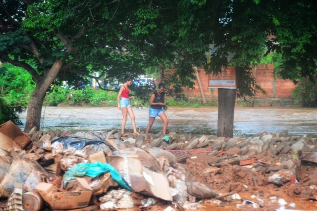 chuvas-deixam-63-cidades-em-situacao-de-emergencia-em-minas