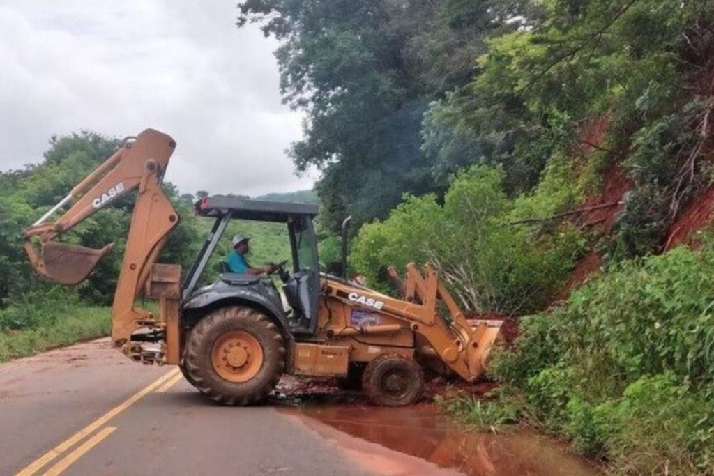 Chuvas bloqueiam ao menos 121 pontos de rodovias mineiras