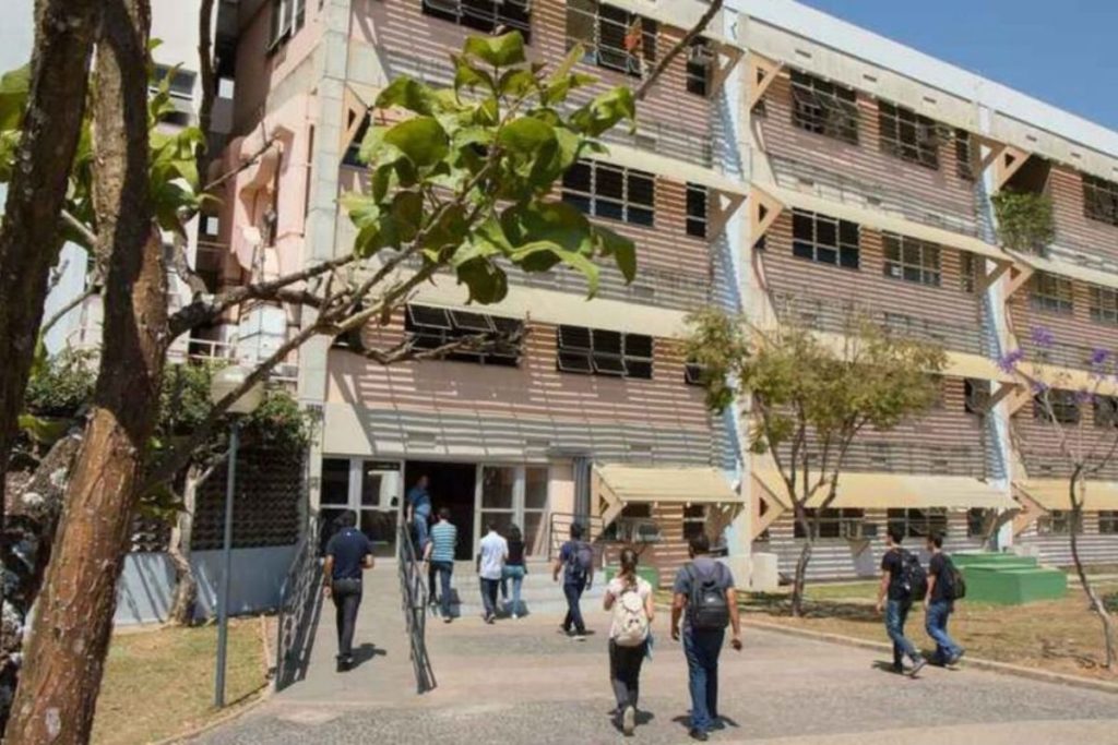 UFMG tem 76 vagas de graduação para refugiados e apátridas