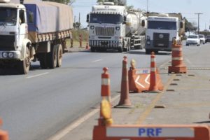 Subida da serra pela Imigrantes têm tráfego congestionado em SP