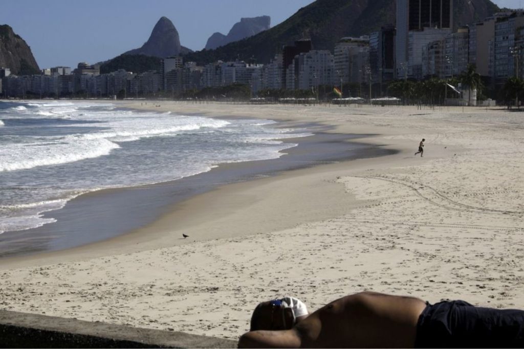 Mutirão retira mais de cem quilos de lixo da orla do Rio de Janeiro