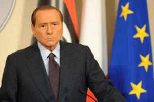 Internado, Berlusconi desiste de disputar Presidência da Itália
