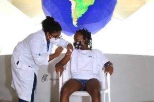 atleta-de-11-anos-e-primeira-crianca-vacinada-no-RJ