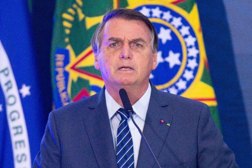 Bolsonaro anuncia reajuste de 33,24% no piso salarial dos professores