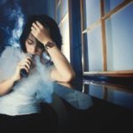 Uso do cigarro eletrônico tem relação com aumento do vício entre jovens