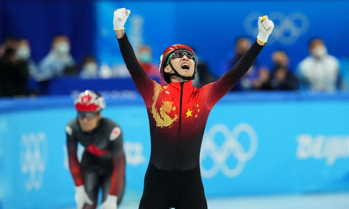 China abre Olimpíada de Inverno com ouro na patinação de velocidade