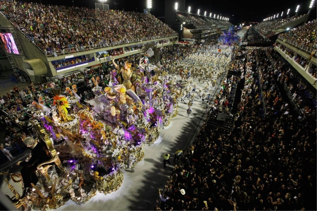 Carnaval no Rio de Janeiro terá cobrança de 3ª dose para quem tem mais de 50 anos