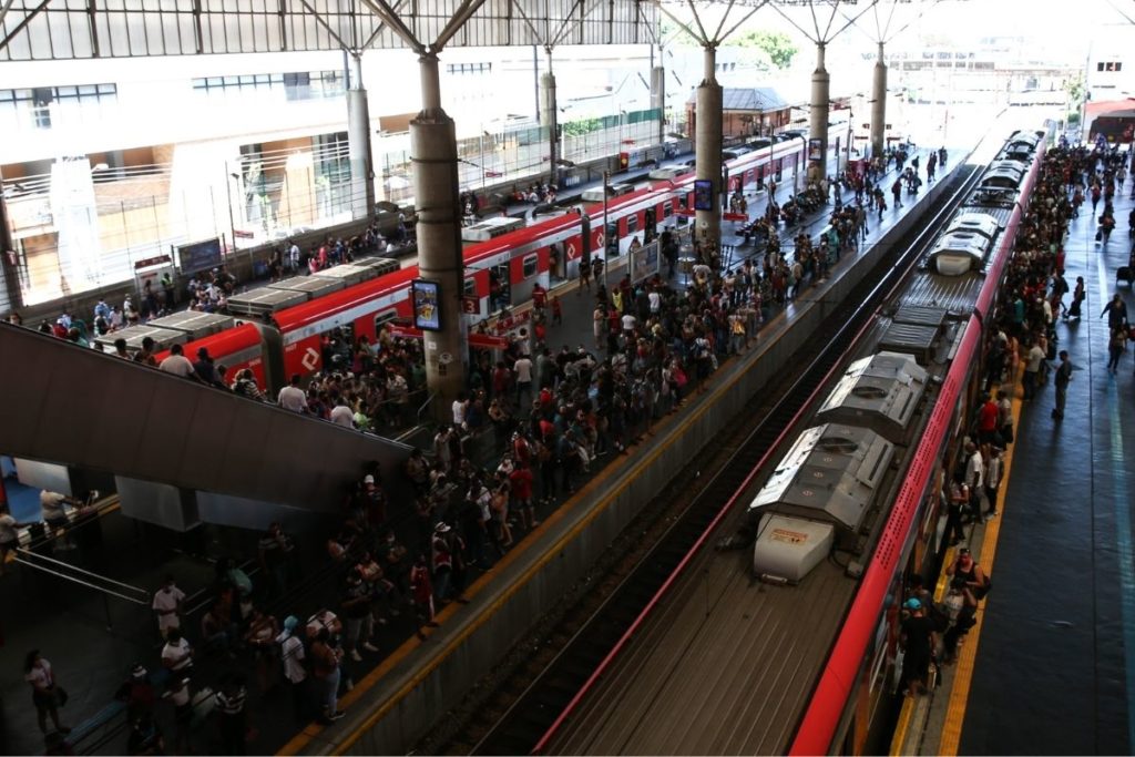 Circulação de trens são interrompidos após falha na Linha 9 - Esmeralda