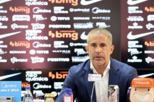 Corinthians demite Sylvinho após três rodadas do Paulistão