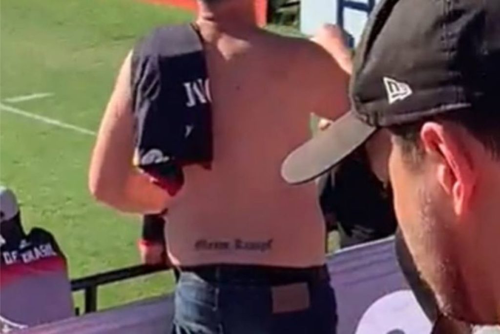 homem-com-tatuagens-nazistas-e-expulso-do-estadio-pela-torcida-do-brasil-de-pelotas