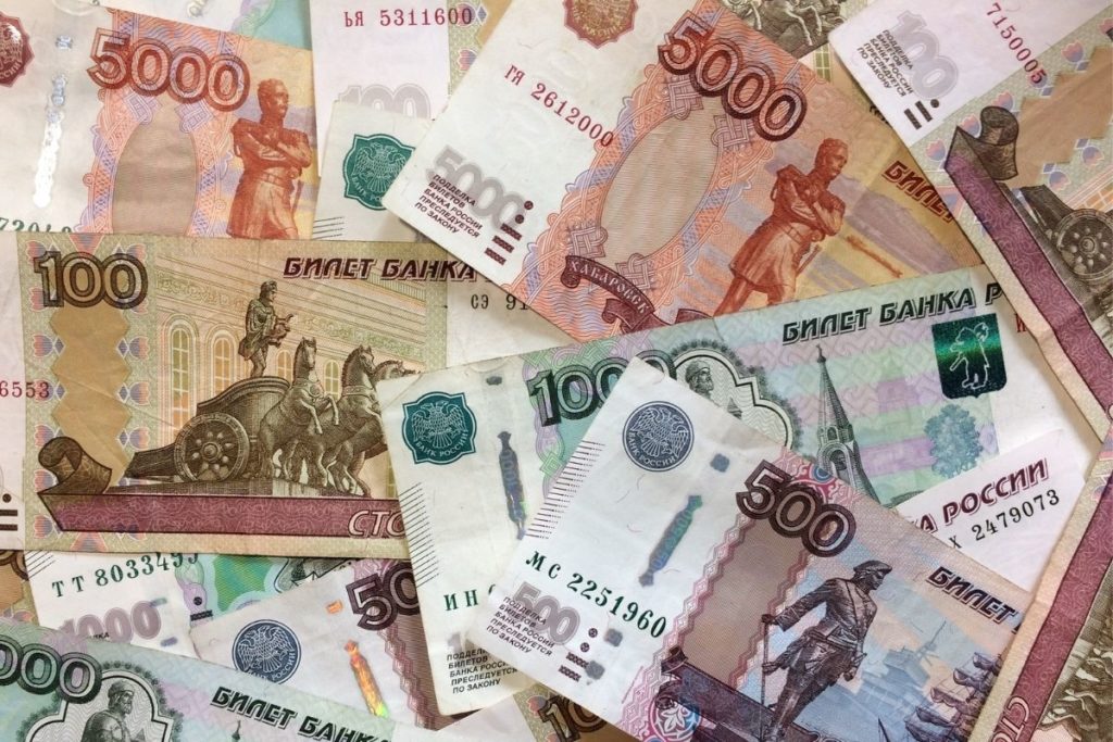 moeda-da-russia-cai-30%