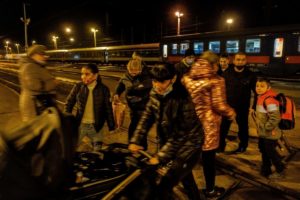 Refugiados ucranianos fazem filas quilométricas nas fronteiras