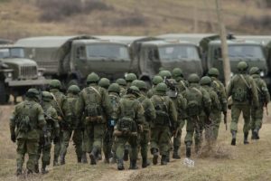 Rússia avança com tropas e tanques para o leste da Ucrânia
