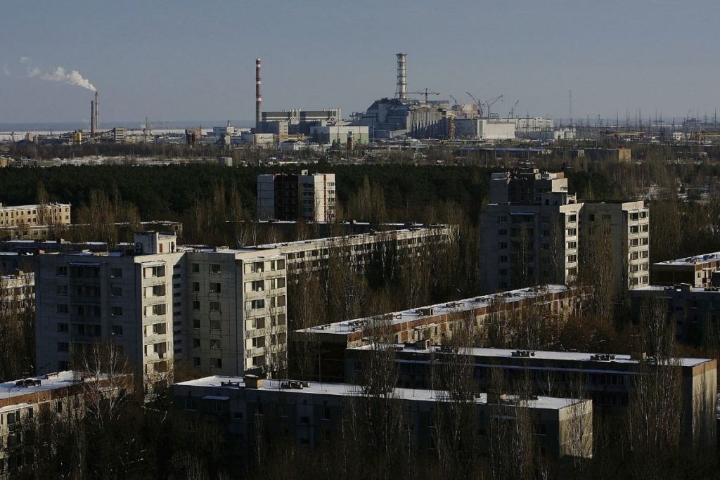 Cidade onde moram funcionários da usina de Chernobyl é tomada pelos russos