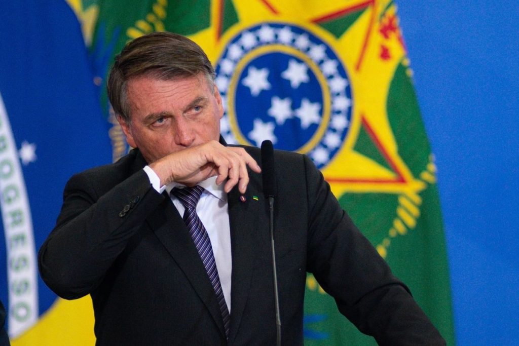 Em discurso, Bolsonaro defende a ditadura militar e ataca ministros do STF
