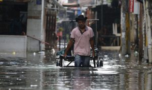 Chuvas provocam alagamentos na Baixada Fluminense