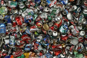 brasil-registra-reciclagem-de-987-de-latas-de-aluminio-em-2021