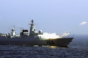 principal-navio-russo-no-mar-negro-e-danificado-apos-explosao