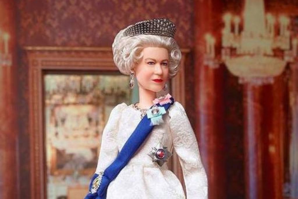 rainha-elizabeth-ii-completa-96-anos-e-ganha-barbie-personalizada