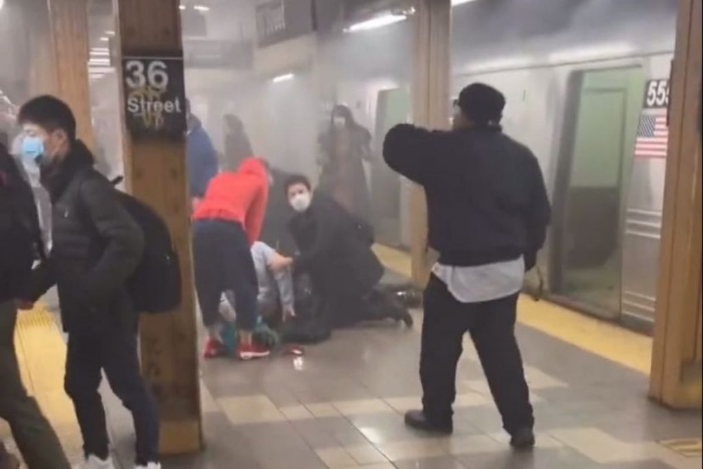 Tiroteio deixa feridos em estação de metrô em Nova York