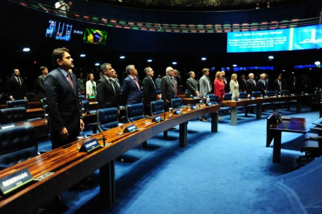 congresso-promulga-emenda-que-eleva-para-70-anos-idade-limite-de-nomeacao-para-stf
