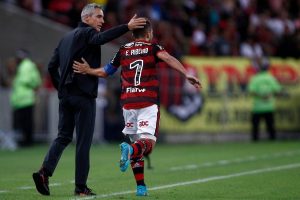 Em meio à crise, Flamengo encara Goiás neste sábado