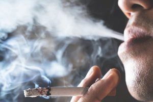 Estudo revela que estímulo elétrico pode ajudar ex-fumantes a superar vício