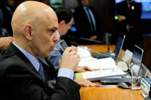 Moraes determina multa de R$ 405 mil a Silveira por não usar tornozeleira