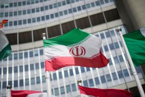 Prédio de 10 andares desaba e deixa pelo menos 6 mortos no Irã
