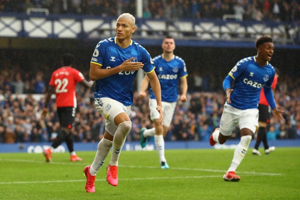 Richarlison marca gol da vitória do Everton sobre Chelsea no Inglês