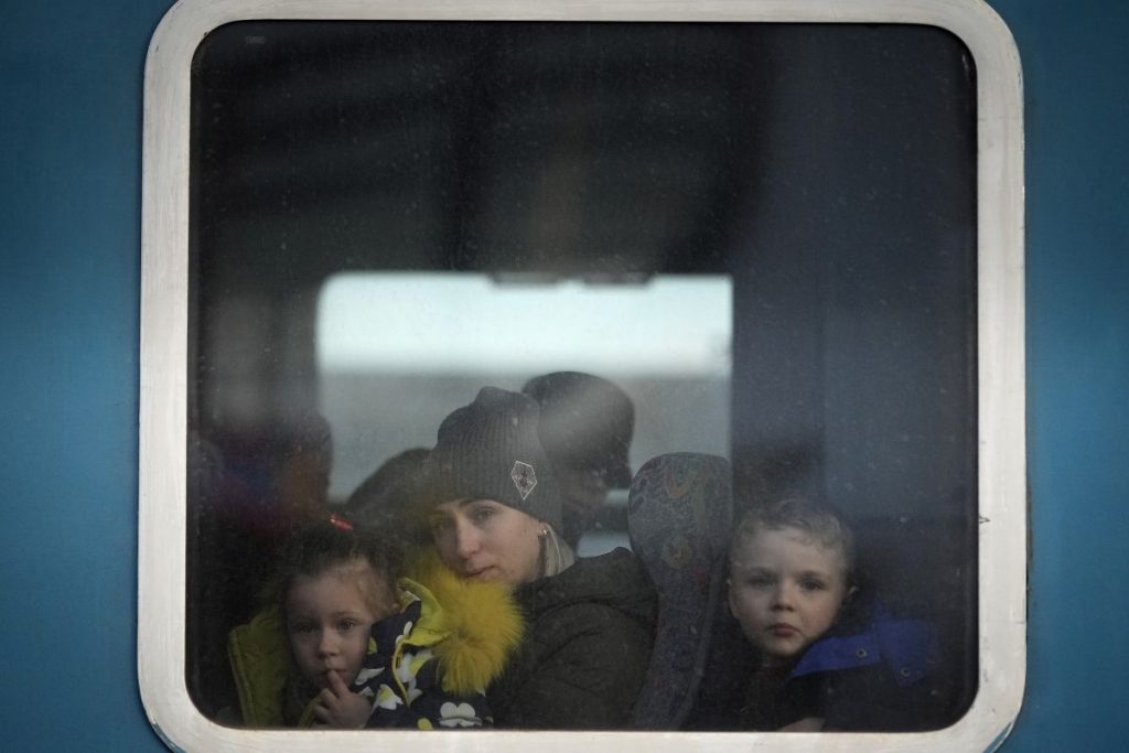 ucrania-acusa-russia-de-deportar-a-forca-mais-de-210-mil-criancas