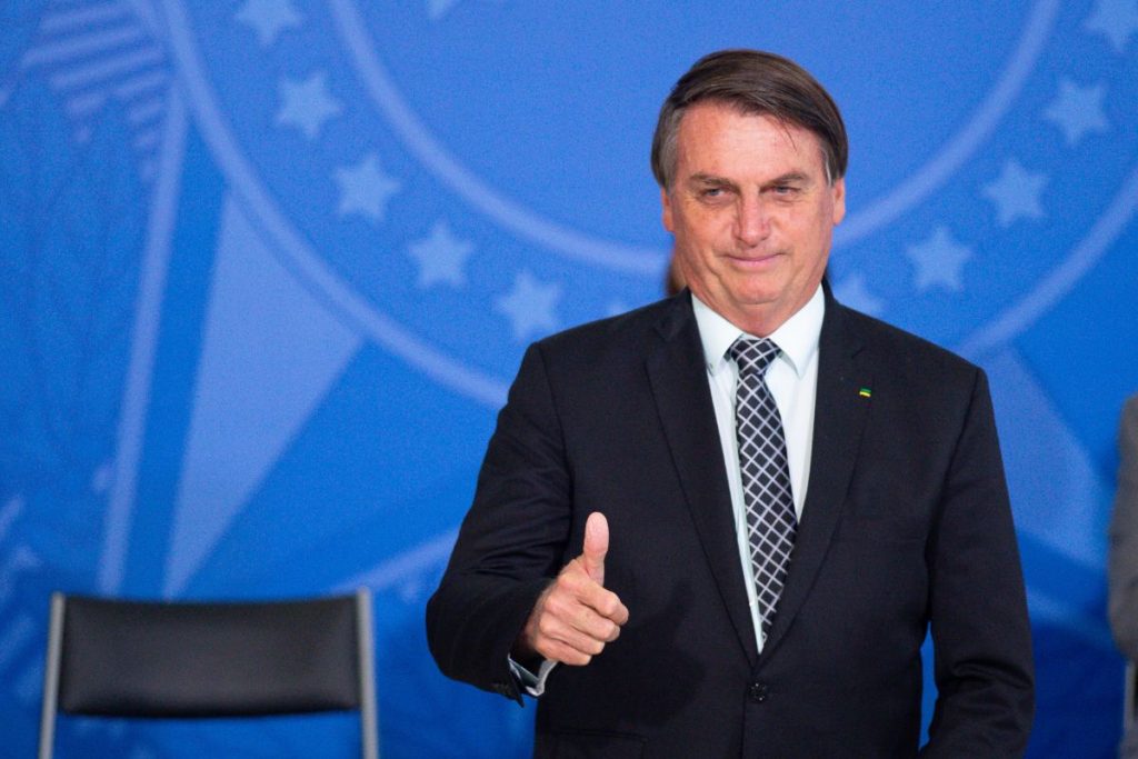 Bolsonaro admite 'casos isolados' de corrupção em seu governo