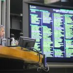 Câmara conclui votação de projeto que limita ICMS dos combustíveis