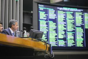 Câmara conclui votação de projeto que limita ICMS dos combustíveis
