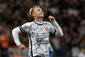 Corinthians atropela Santos e abre boa vantagem na competição