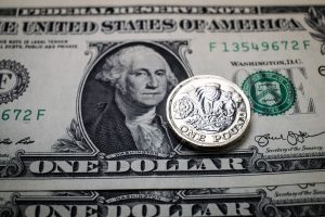 Dólar sobe para R$ 5,25 e tem quarta semana seguida de alta