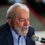 Em discurso, Lula critica privatizações