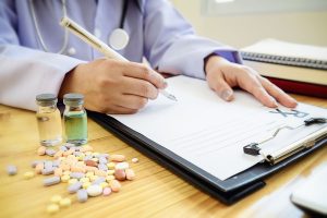 Farmacêuticos apontam falta de remédios nas redes pública e privada