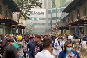 incendio-atinge-hospital-em-copacabana-e-e-pacientes-sao-retirados-as-pressas-da-unidade