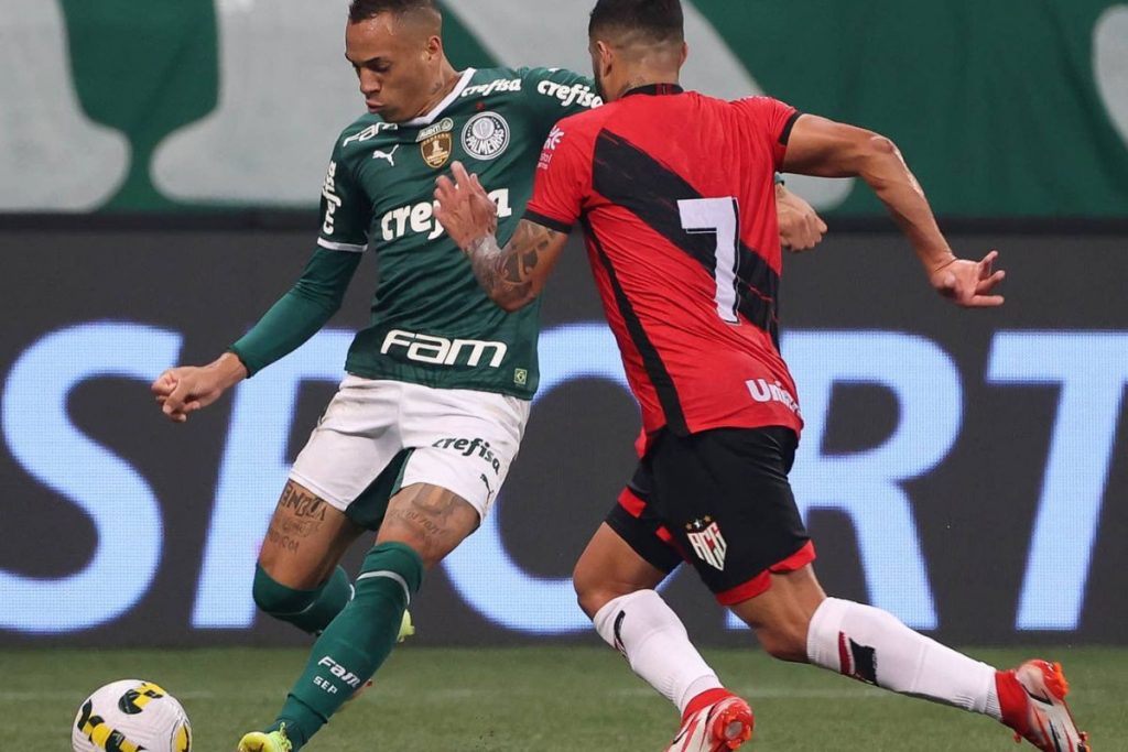 Palmeiras atropela Atlético-GO para abrir folga na liderança